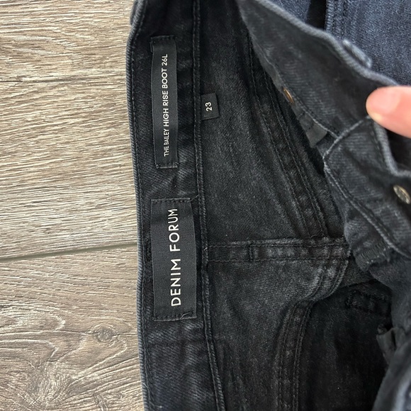 Aritzia Denim Forum High Waisted Straight leg jeans size 23 - Picture 3 of 4